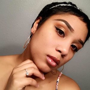 Meet your Posher, Mia